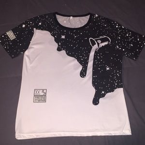 Large galaxy/paint bucket t shirt. fits like small